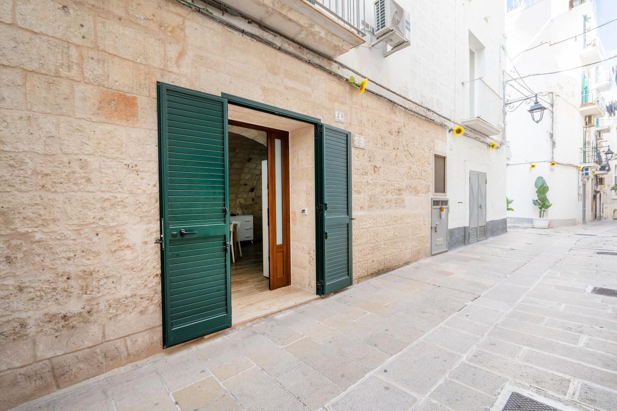 Casa Sardella, In Pieno Centro Storico A 300 Mt Dal Mare Apartment Monopoli Exterior photo
