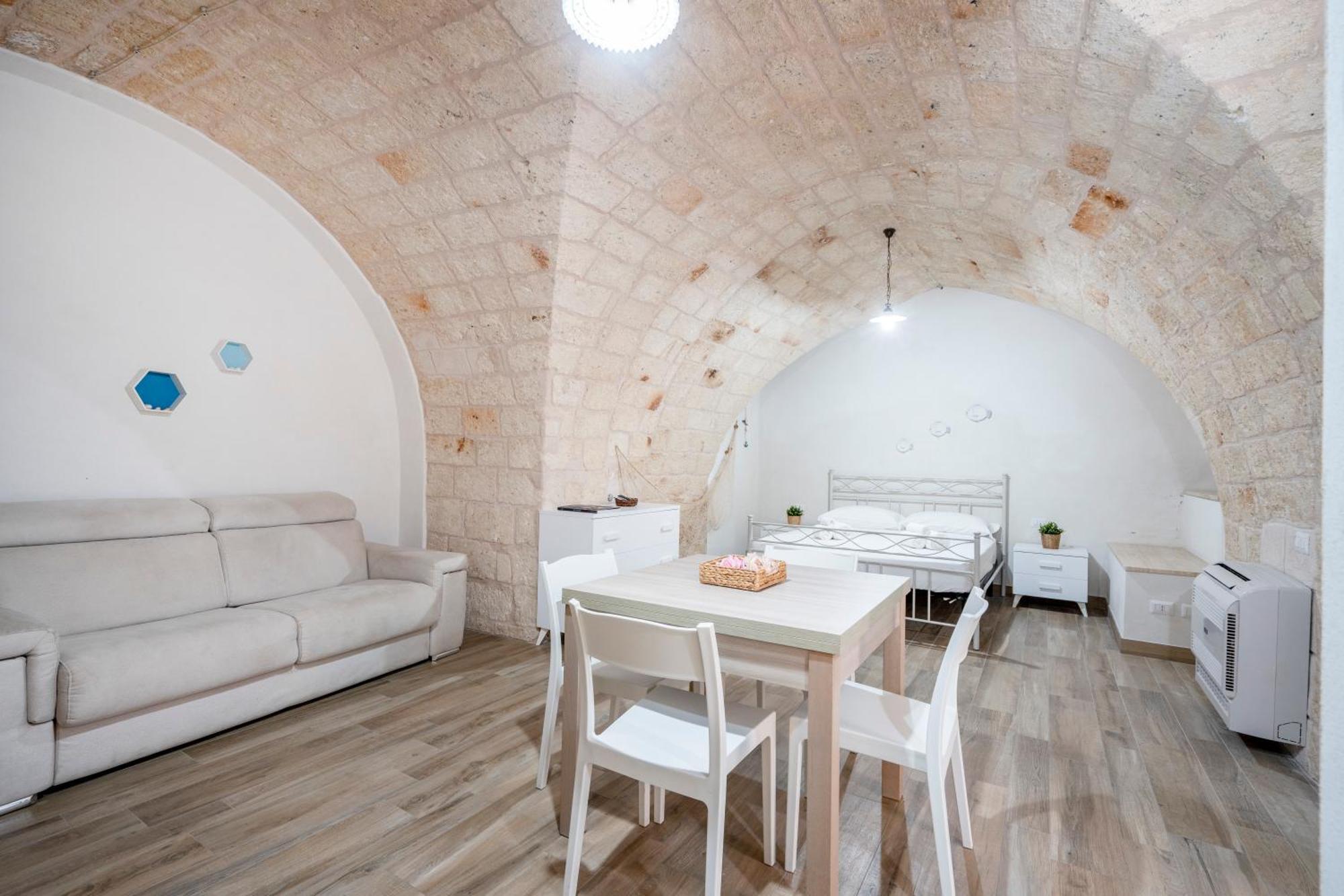 Casa Sardella, In Pieno Centro Storico A 300 Mt Dal Mare Apartment Monopoli Exterior photo