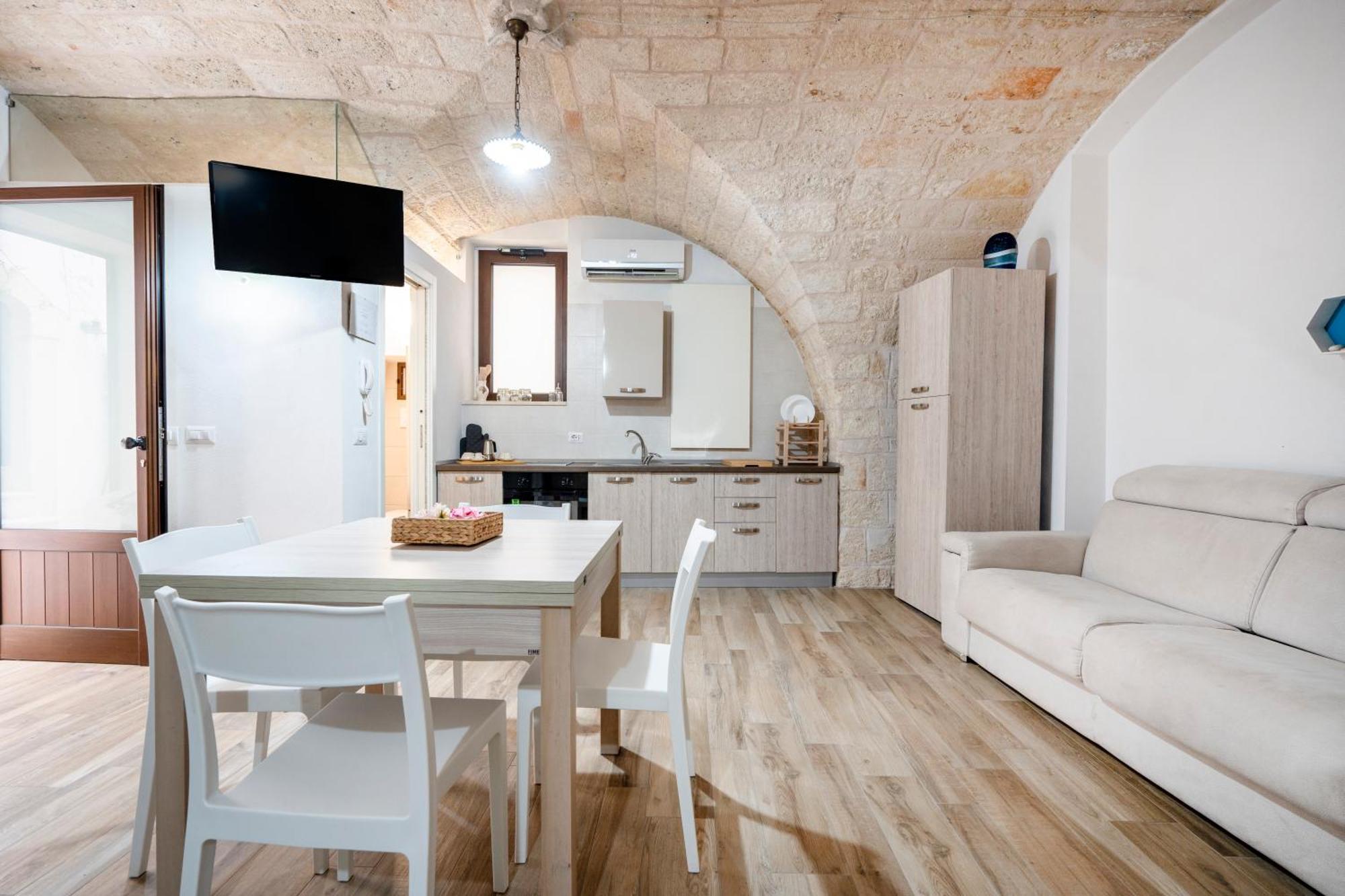 Casa Sardella, In Pieno Centro Storico A 300 Mt Dal Mare Apartment Monopoli Exterior photo